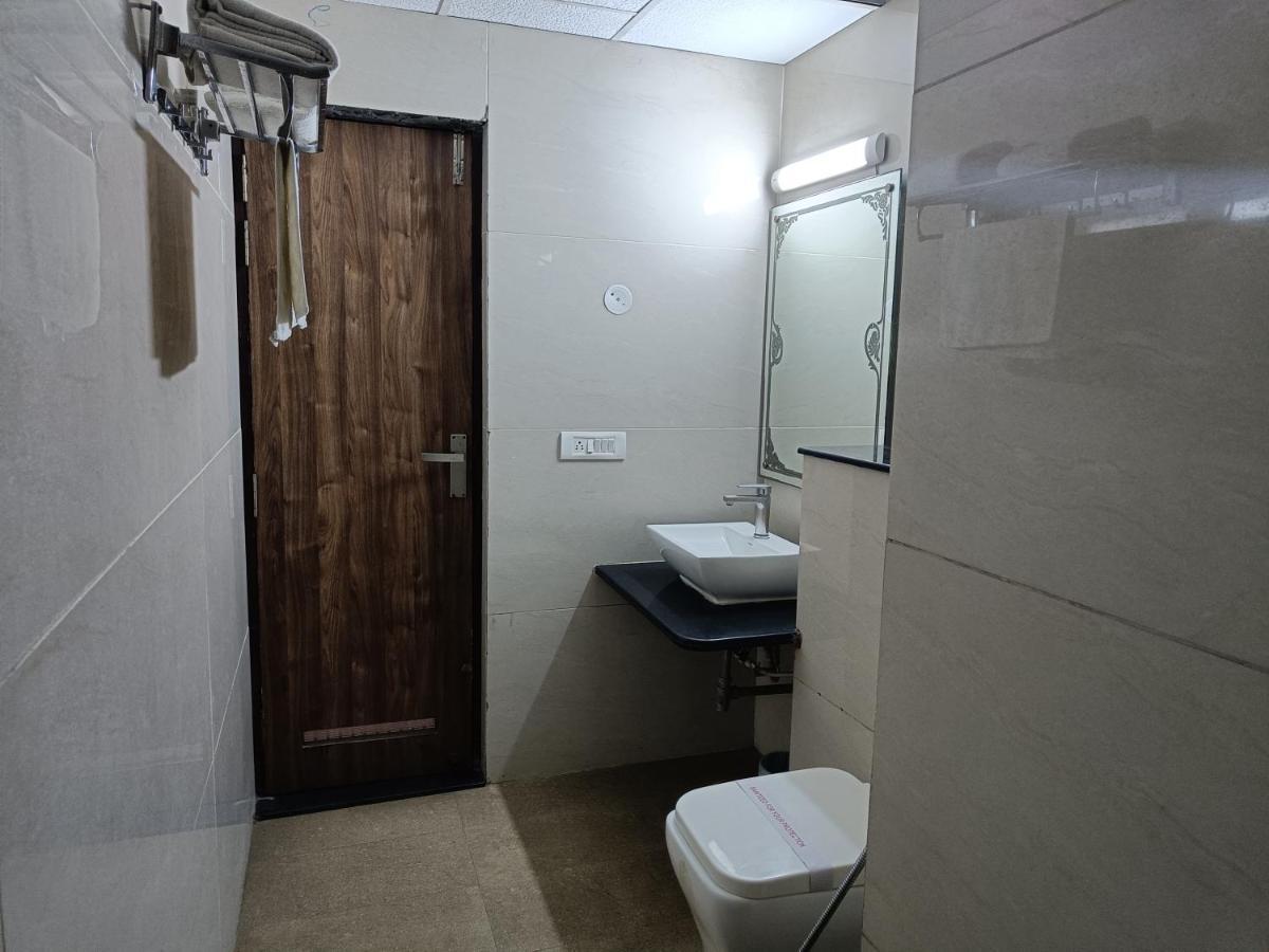 The Dwelling Paradise Hotel Greater Noida Luaran gambar