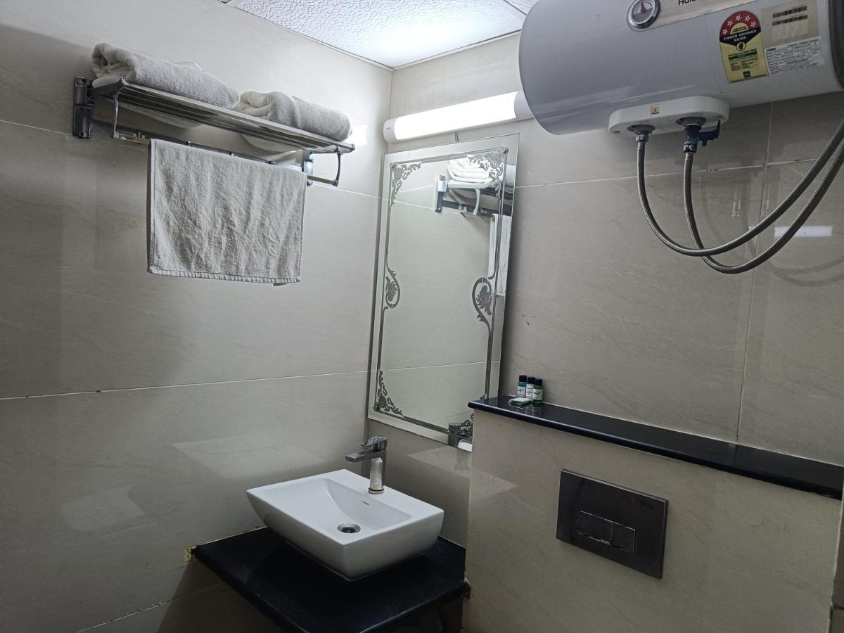 The Dwelling Paradise Hotel Greater Noida Luaran gambar