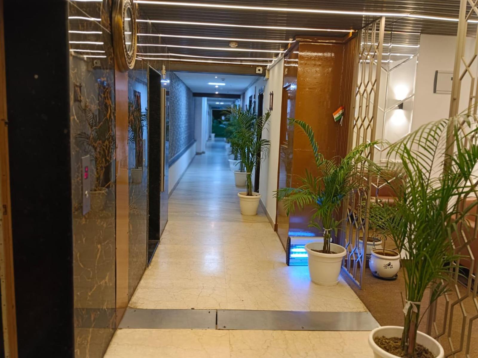 The Dwelling Paradise Hotel Greater Noida Luaran gambar